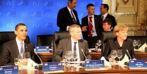 barack-und-angela Barack und Angela genießen das komfortable Sitzgefühl des "Skape"-Sessels von Vitra