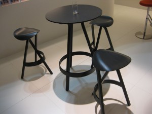 thonet_img_2174-6-smaller-300x225 die bequemen 404 H Barhocker von Thonet (Design: Stefan Dietz) auf der Mailänder Messe