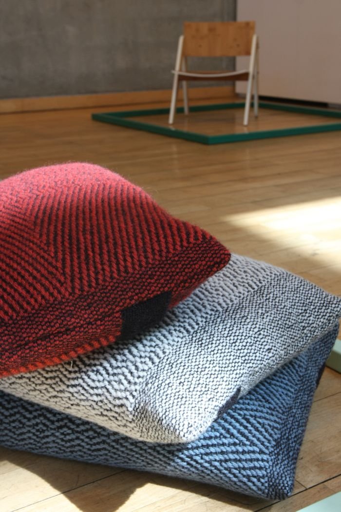 https://www.interivo.live/blog/wp-content/uploads/2017/06/Much-More-Than-One-Good-Chair-Felleshus-Berlin-Hands-on-Woven.jpg