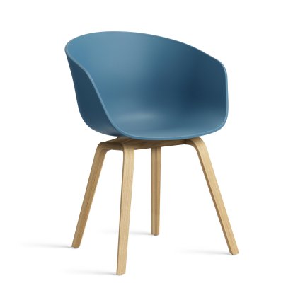 About A Chair AAC 22 Armlehnstuhl, Azure blue 2.0, Eiche lackiert